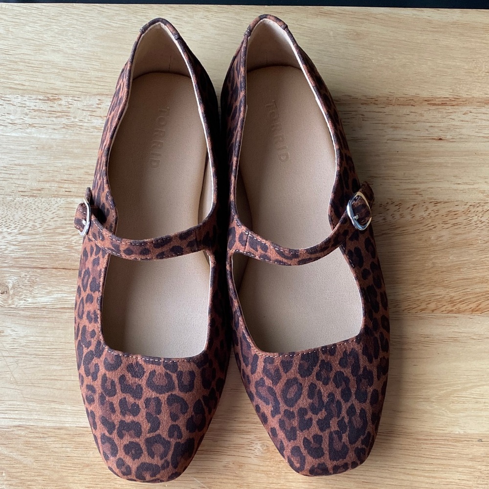 NWOT

Torrid Brown Leopard Mary Jane Flats